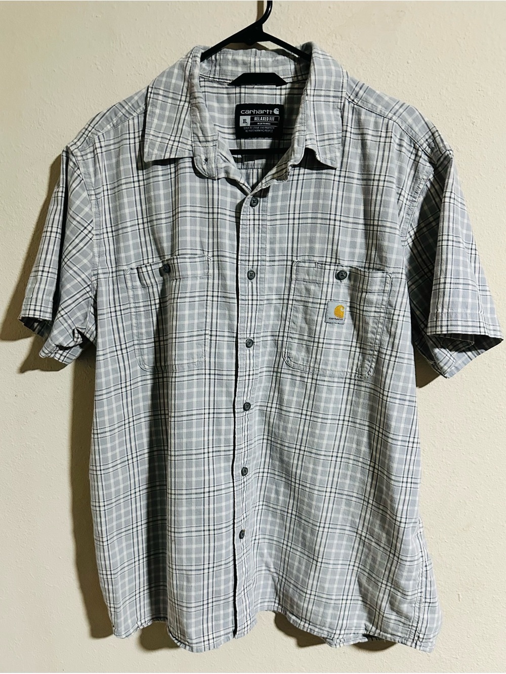 Carhartt Men’s Gray Plaid Short-Sleeve Button-Down Shirt with Chest Pocket